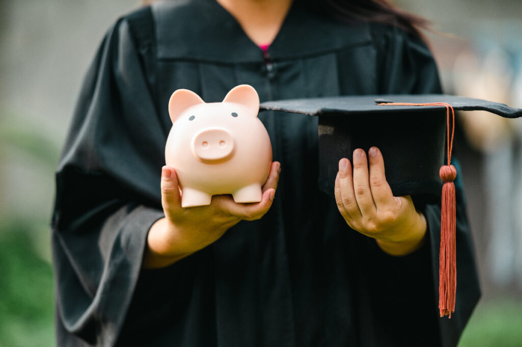 TheDream.US Scholarship está destinada a los inmigrantes indocumentados pero debes cumplir con ciertos requisitos.