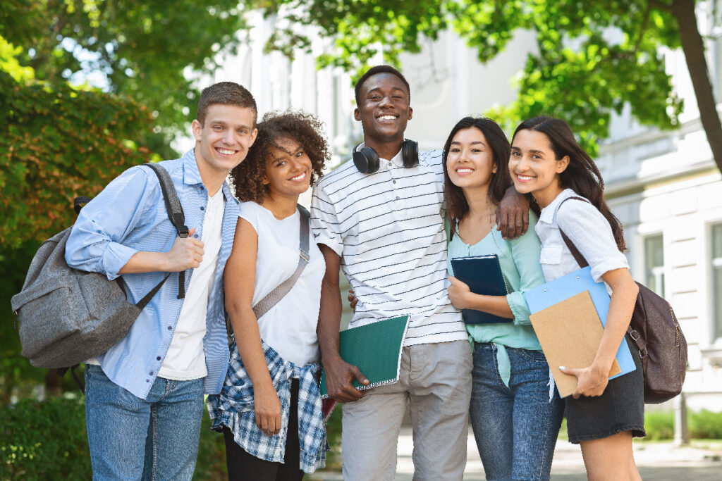 Debes tener un GPA o promedio académico mínimo de 2.5 para aplicar a la Dream.US Scholarship.