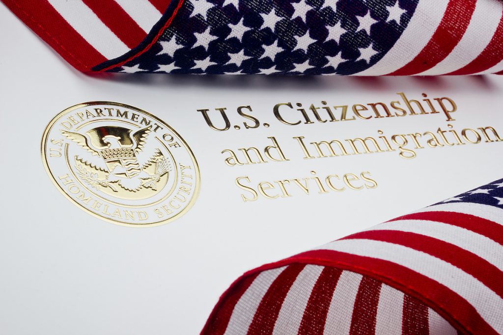 La ciudadanía norteamericana otorga derechos y beneficios a quién la obtiene.