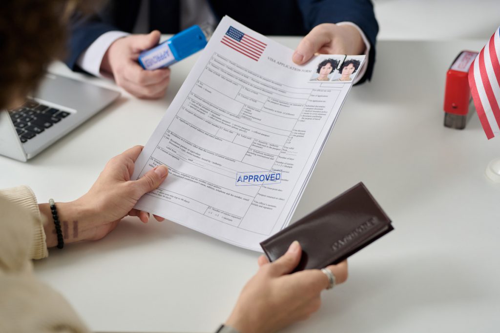 La visa puede ser otorgada para trabajadores temporales o trabajadores permanentes.