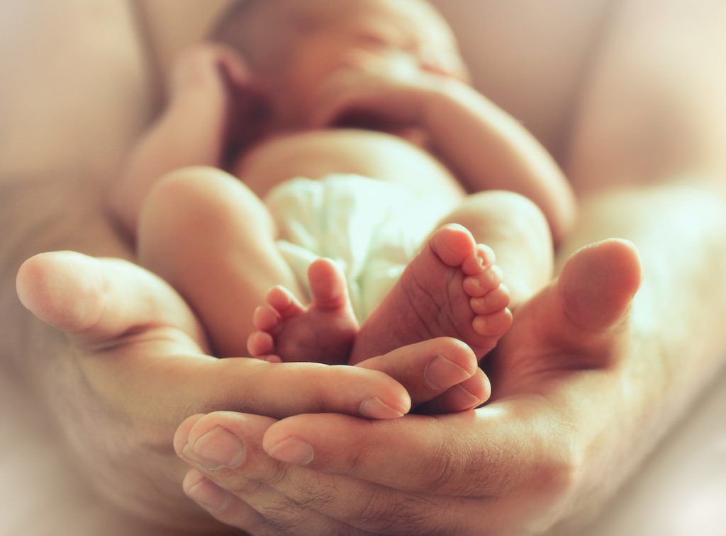 
El acta de nacimiento está directamente conectada con el hospital donde nació tu hija o hijo.