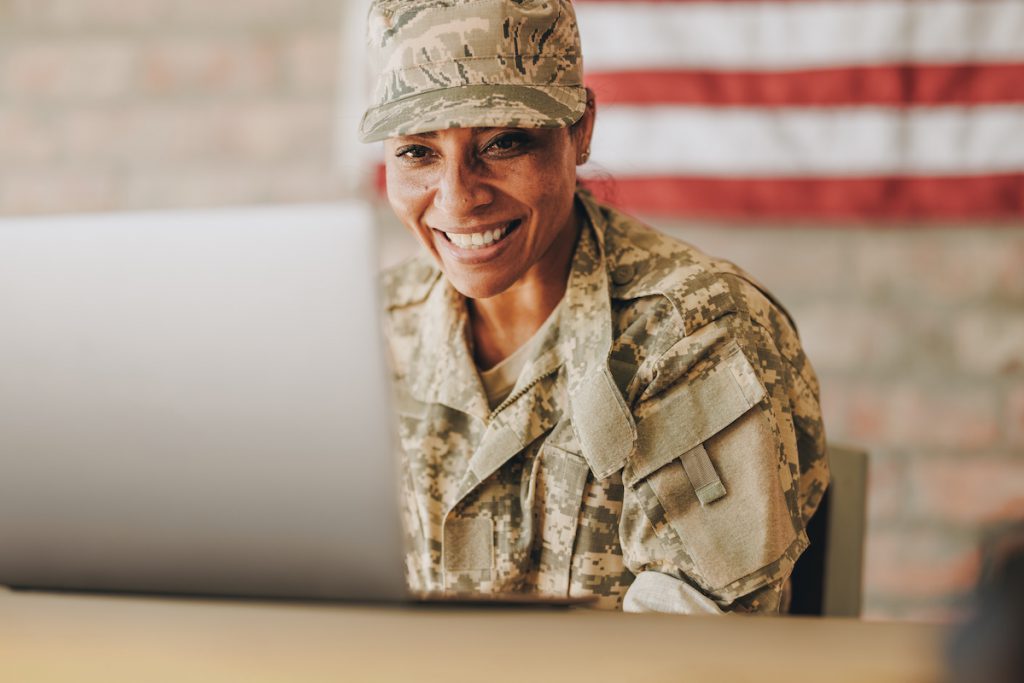 Enrolarte en el Ejército podría proporcionarte el derecho a la ciudadanía norteamericana.
